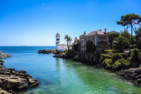 Des plages magnifiques et des rues charmantes