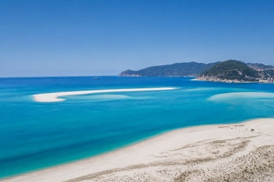 Villa rentals in Troia