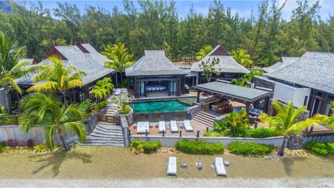 Villa Grand Beachfront Villa, Rental in Mauritius West