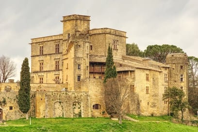 Les châteaux à explorer en famille dans le Lubéron.