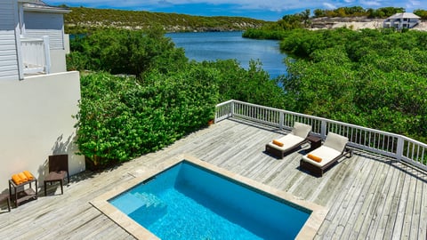 Villa Villa Polly, Location à Freetown