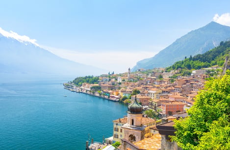 Tourisme le long des lacs du Nord : élégance et romantisme
