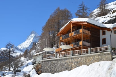 Our most beautiful chalets at the foot of the slopes in the Swiss Alps