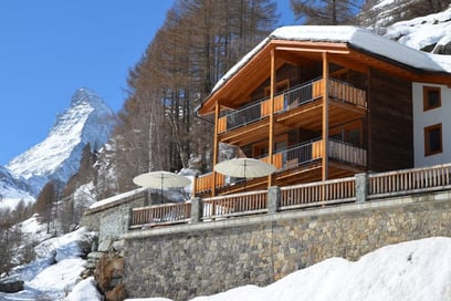 Our selection of chalets with jacuzzi in Switzerland