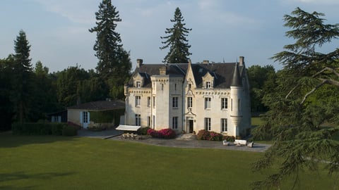Villa Château Le Petit Lattay, Rental in Gironde