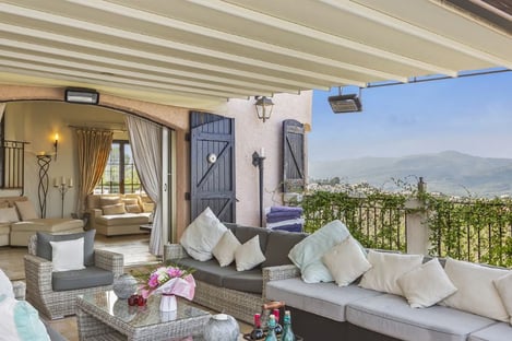 Villa Sareta – an intimate feature, with some delightful set pieces