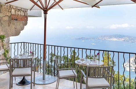 Romantic French Riviera dining: open-air views and exceptional settings