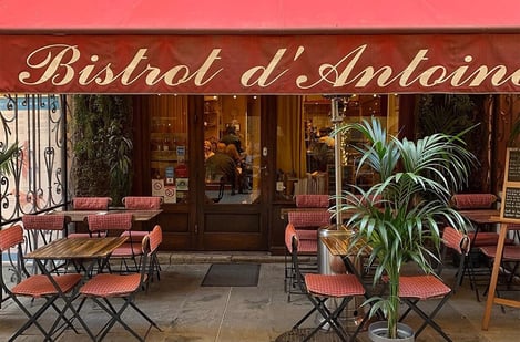 Mediterranean and bistronomic cuisine: cosy bars and local flavours