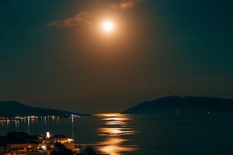 Vivre une expérience magique en kayak sous la pleine lune à Ibiza