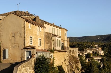 Ménerbes: Culture, wine, and Provencal lifestyle