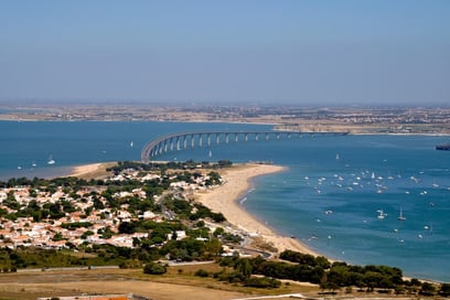 The endless bridge of Île de Ré