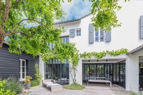 Is it possible to book a stay for less than 1 week?