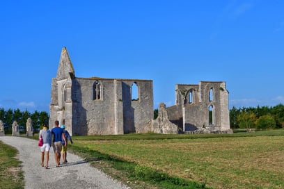 Visit the Abbaye des Châteliers