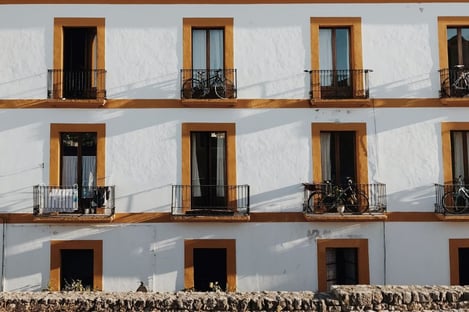 Plaza de Vila, the start of the whitewashed inner sanctum