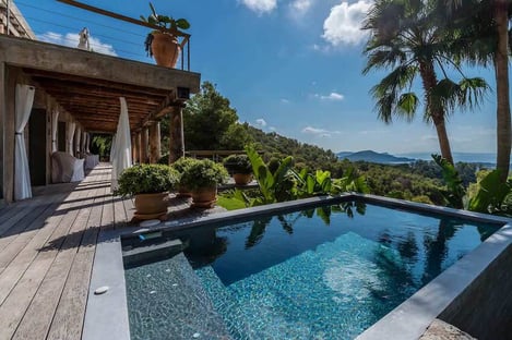 Rent your villa in Ibiza in the heart of a dream setting