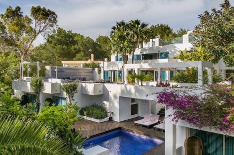 4 . Enjoy the charm of a villa provided by Villanovo