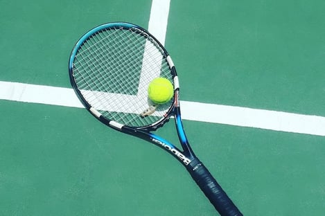 Commencer la journée avec un cours de Tennis