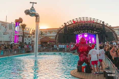 Une vie nocturne endiablée