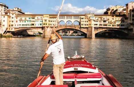 6. Relaxez-vous en bateau sur la rivière Arno