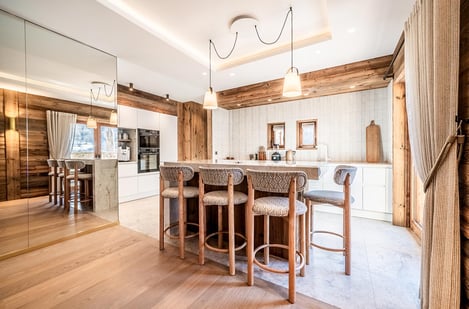 2. Chalet Stormy – Chalet en bois traditionnel à Méribel (Le Raffort)