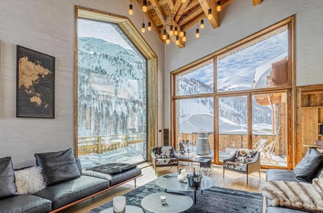 1. Chalet Les Ours – Chalet de luxe avec spa à Val d’Isère (Le Fornet)