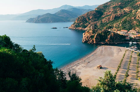 4. La Corse en mai : des vacances pour profiter du plein air