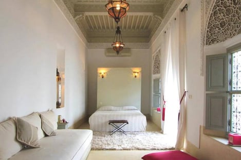 L'éclairage est également essentiel pour créer une atmosphère marocaine. Comment pouvons-nous éclairer un espace?