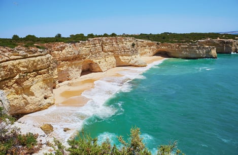 L'Algarve, entre falaises et soleil