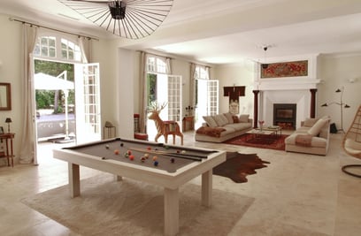 Louer une villa de luxe avec une salle de jeux