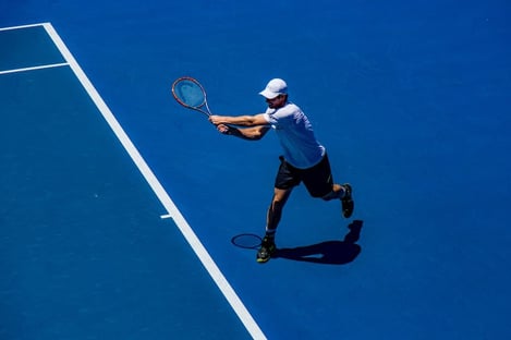 6- Faites une partie de tennis