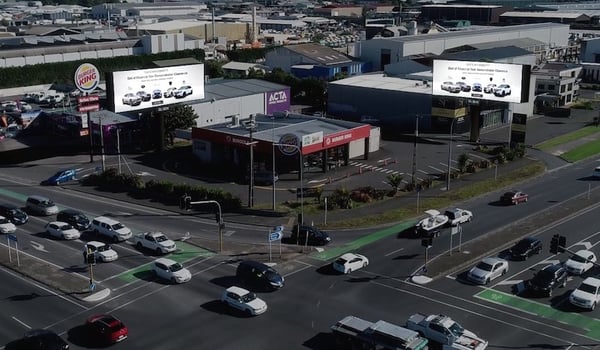 Land Rover takes over Hamilton GLOBOX DOOH network