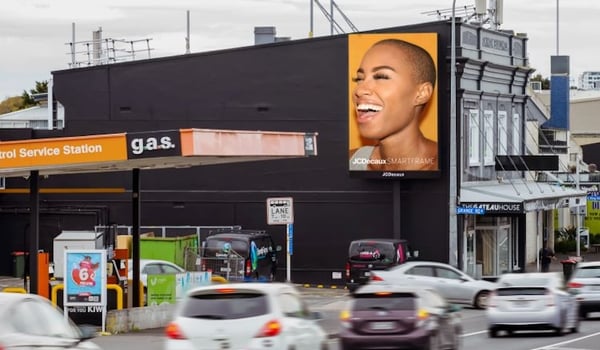 JCDecaux adds new Smartframe to Dominion Road