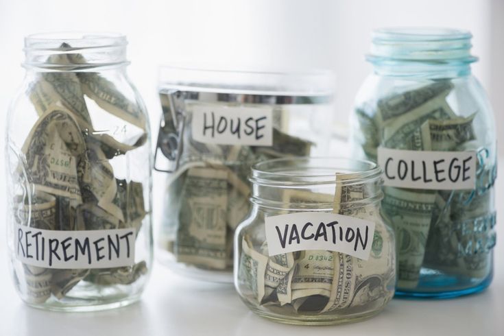 Savings for a dream vacation: A jar filled with money and a tag that reads 'vacation,' symbolizing financial goals and travel aspirations.