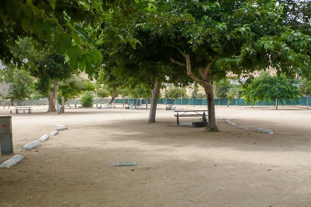 Hesperia Lake Park and Campground City Park