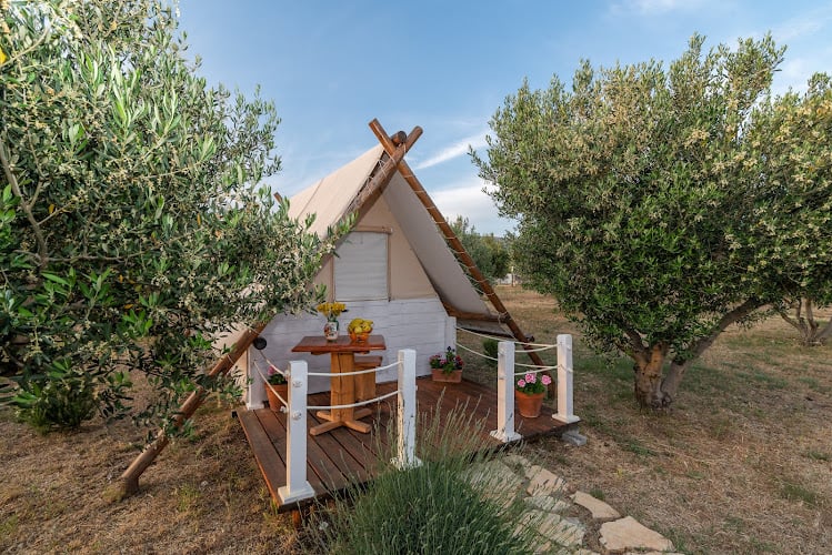 Robinzonski glamping kamp Marta