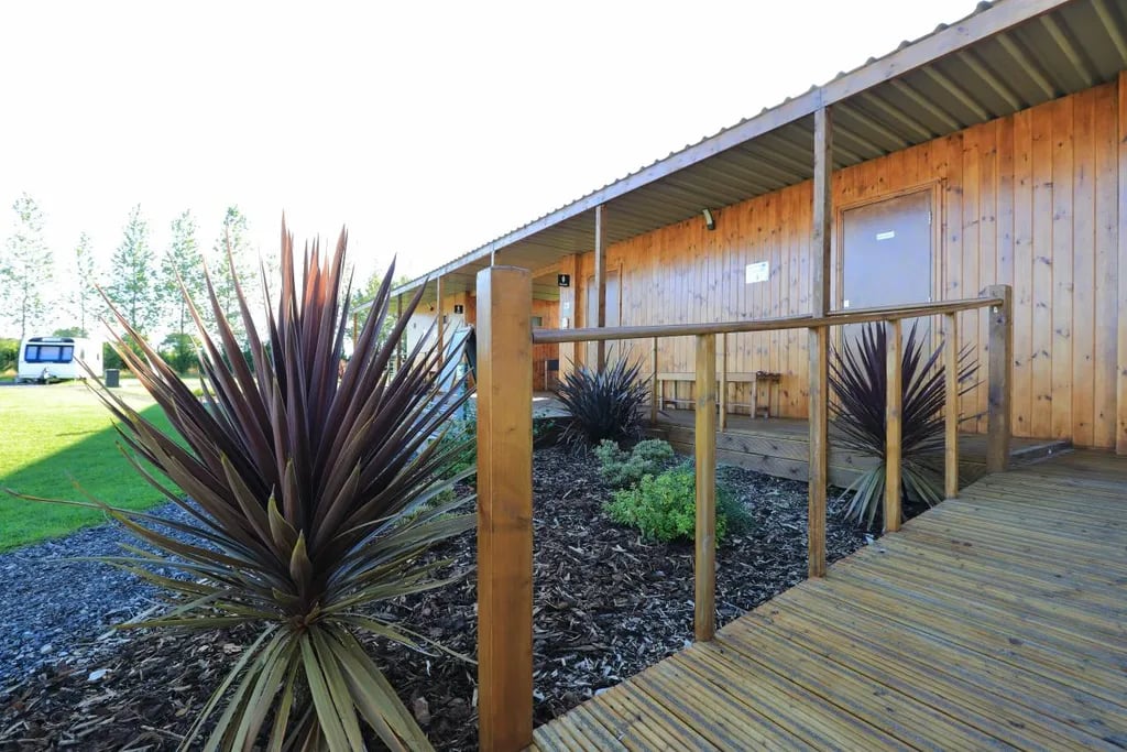 The Oaks Lakes Caravan Park gallery 2