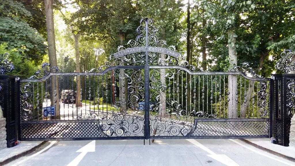 Saltmarshe Castle Caravan Park gallery 3