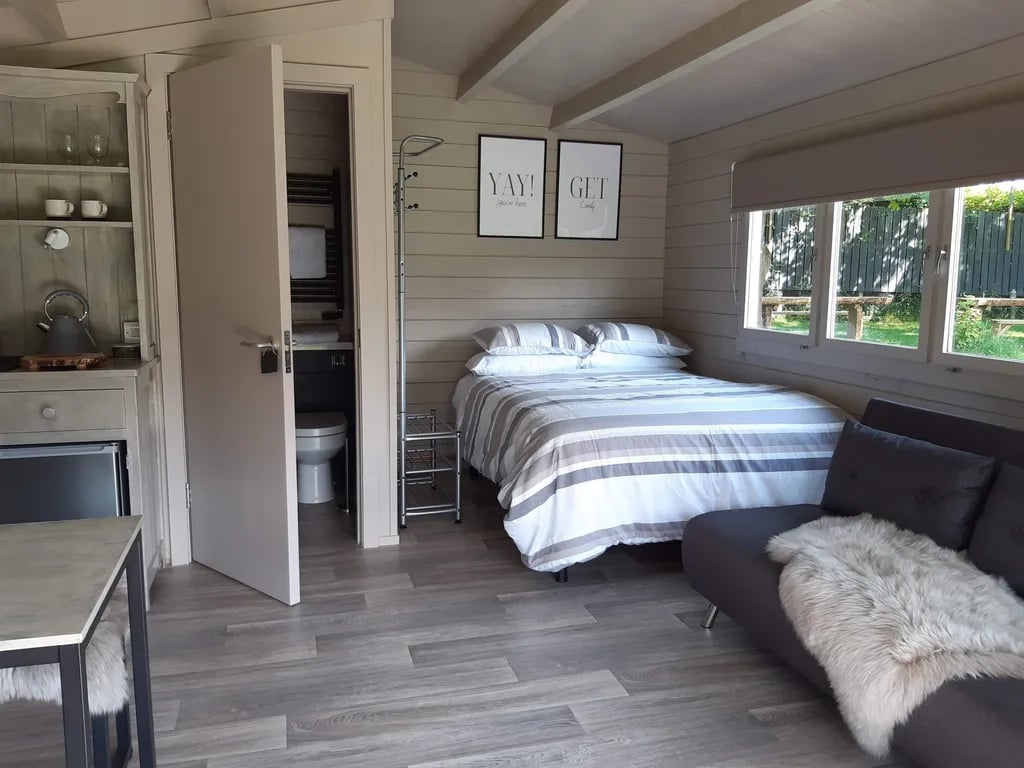 Rosehip Hideaway gallery 3