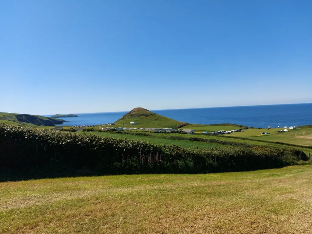 Mwnt Camping gallery 3