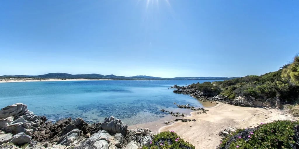 Isola dei Gabbiani – land of water