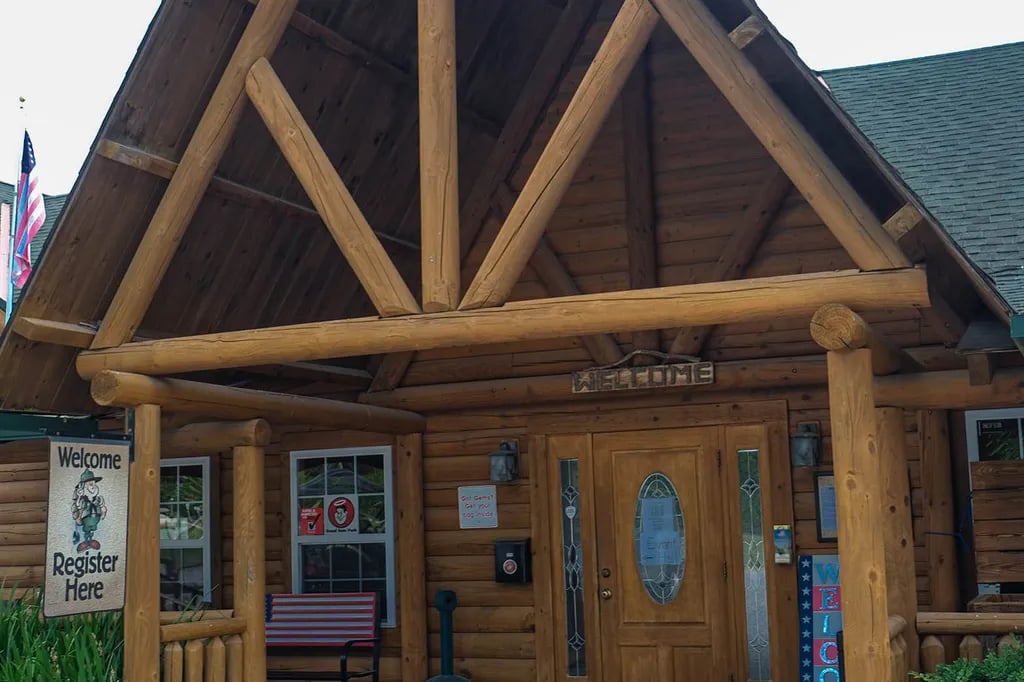 (R&R HOF) American Wilderness Campground