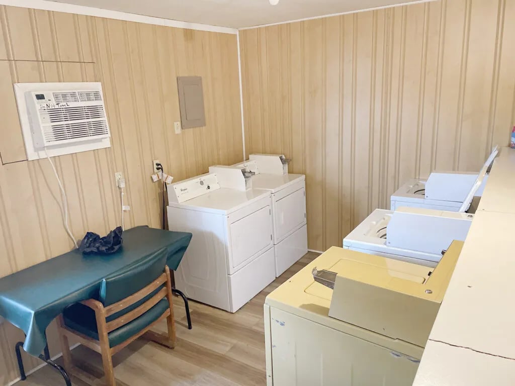 Badlands Hotel & Campground