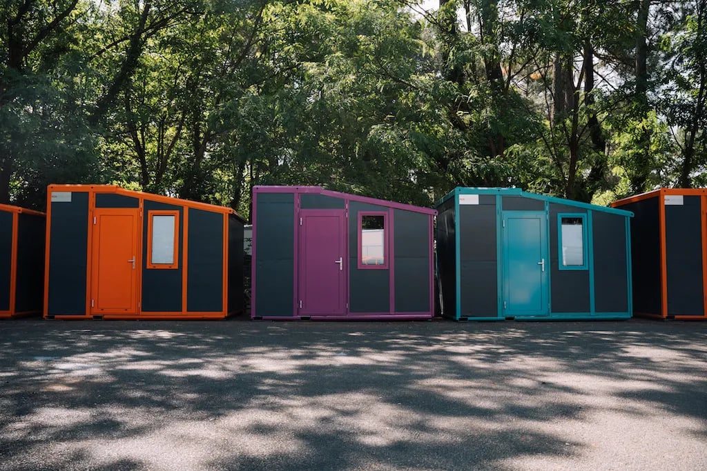 Motorsport Travel Destinations Glamping (Silver)