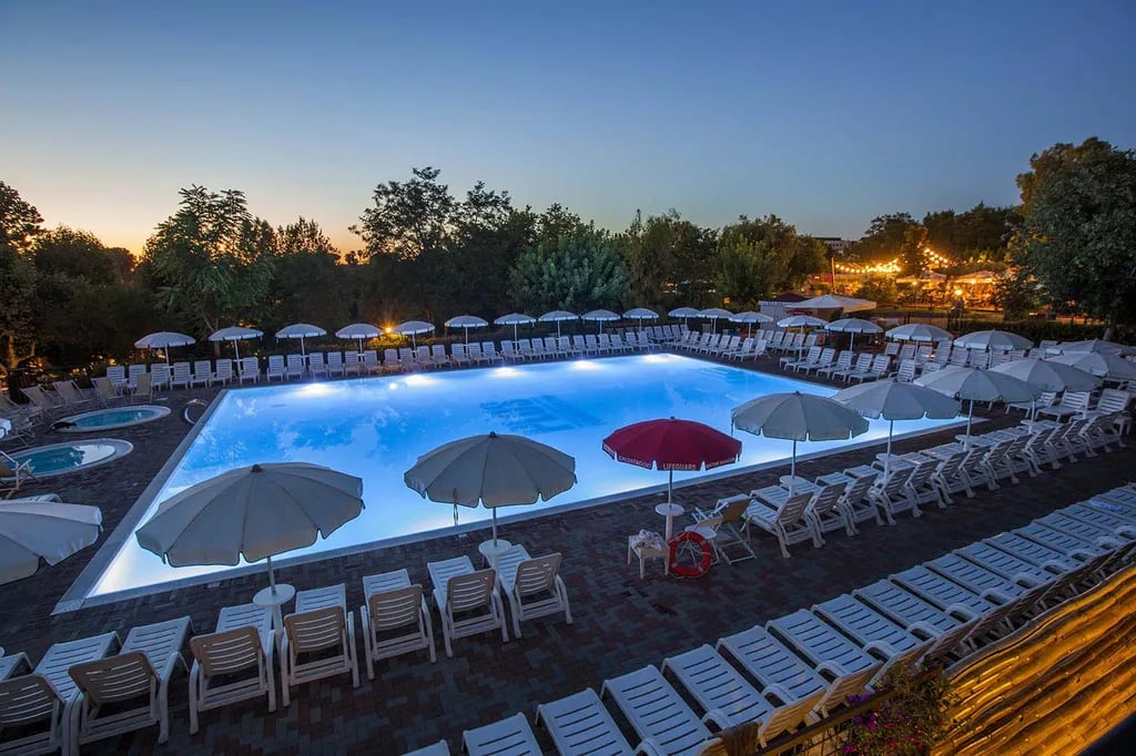 hu Roma Camping in Town gallery 1