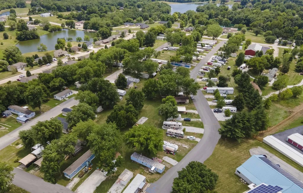 Black Oaks Manufactured Home Community gallery 1