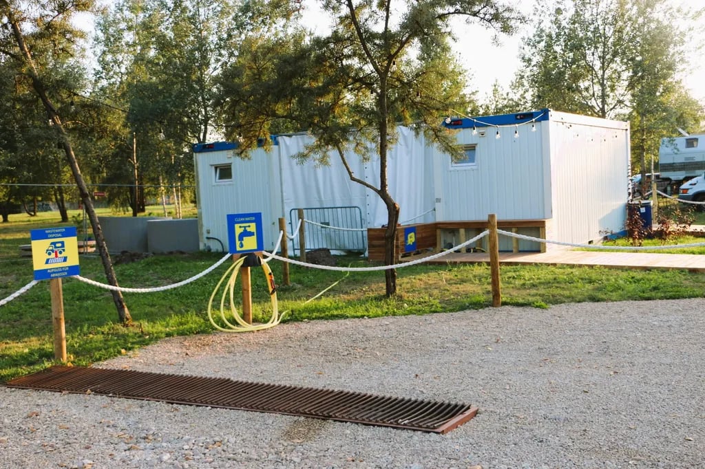 Riverside Camping gallery 2