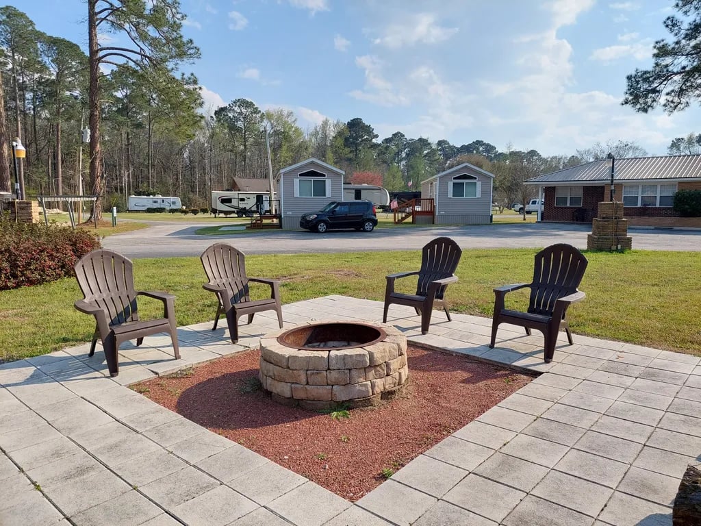 Parkwood RV Park & Cottages