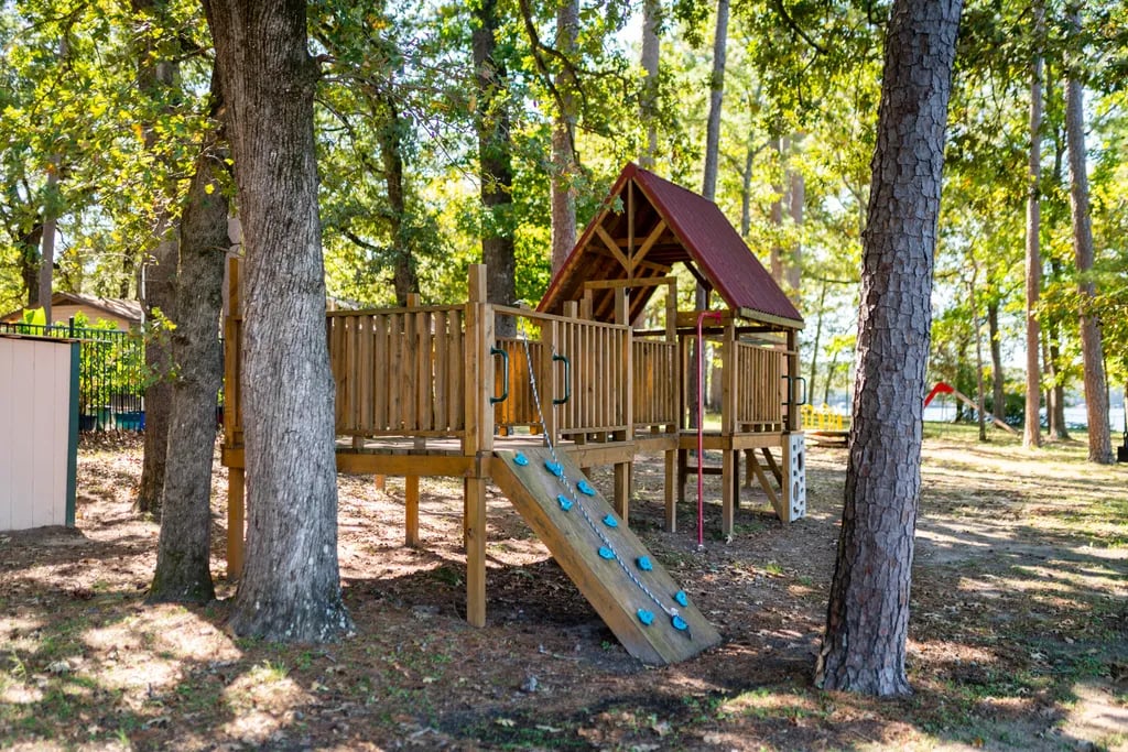 Crockett Family Resort gallery 1