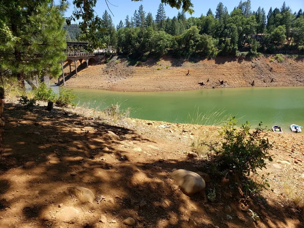 Lakeshore Villa RV Park