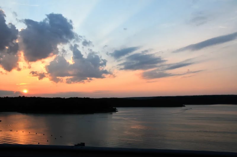 COE Norfork Lake Henderson Park Campground gallery 1